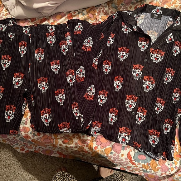 Dressed in LALA Long Sleeve Plissé Set in Tigress - Picture 4 of 8